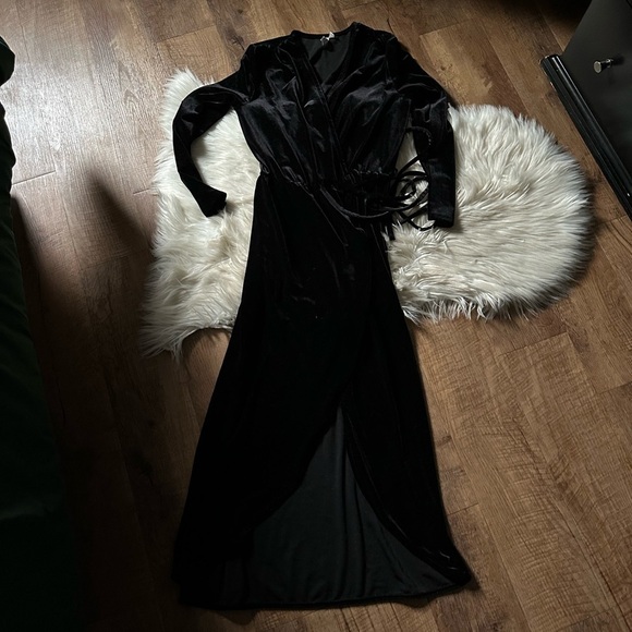 & OTHER STORIES Crushed Velvet Wrap Dress In Black - Picture 4 of 6
